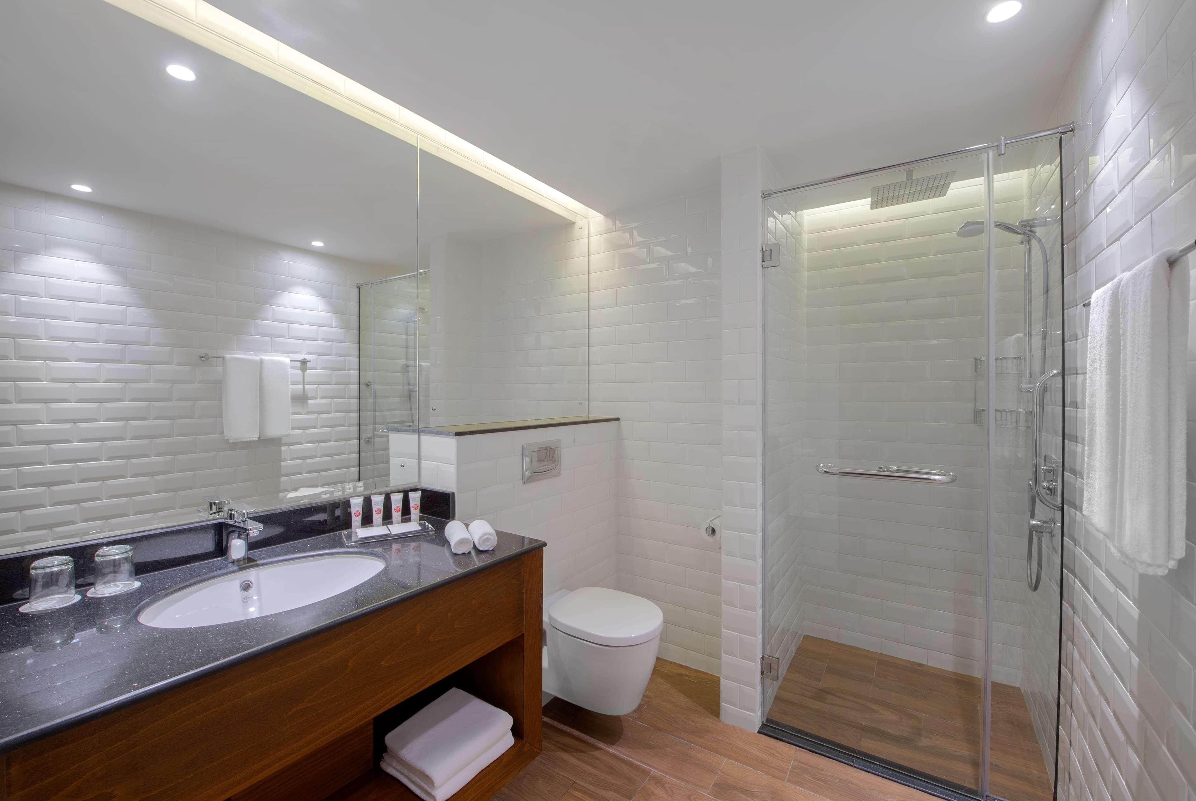 Wyndham Garden Muscat Al Khuwair Hotell Exteriör bild