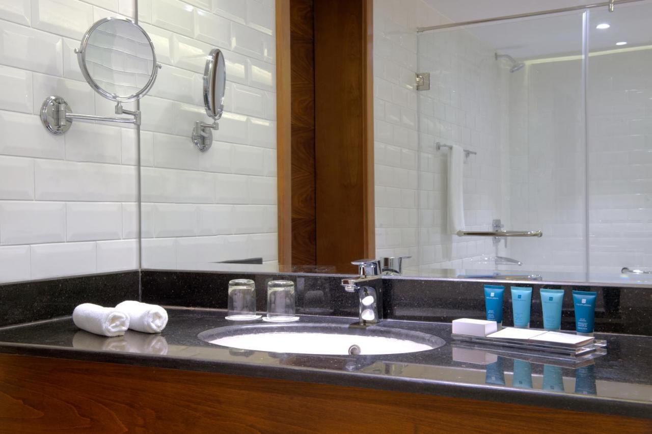 Wyndham Garden Muscat Al Khuwair Hotell Exteriör bild