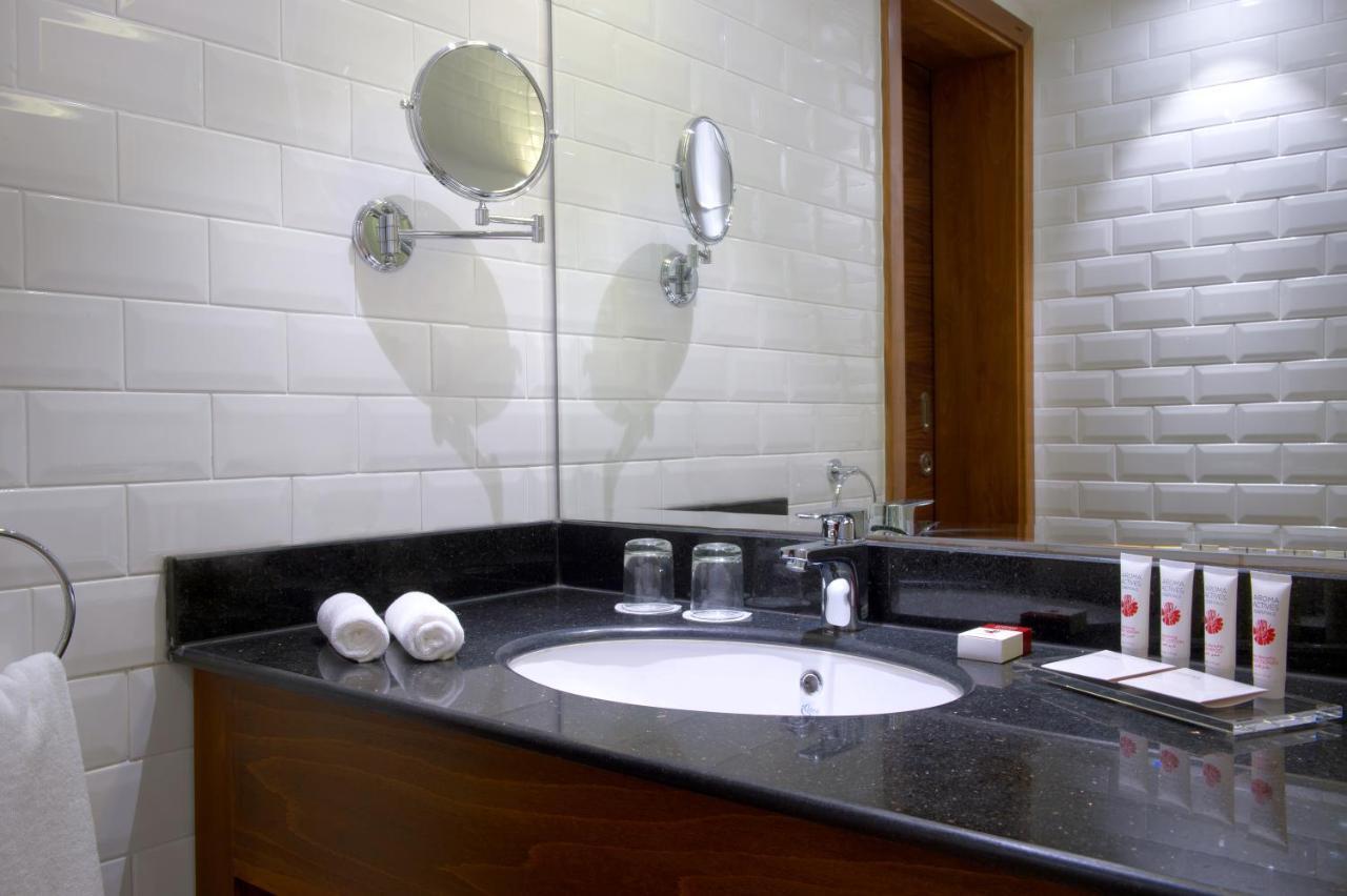 Wyndham Garden Muscat Al Khuwair Hotell Exteriör bild