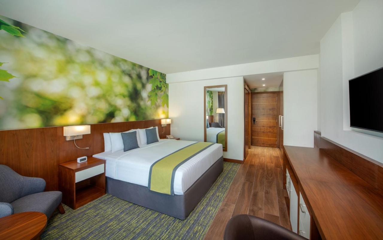 Wyndham Garden Muscat Al Khuwair Hotell Exteriör bild