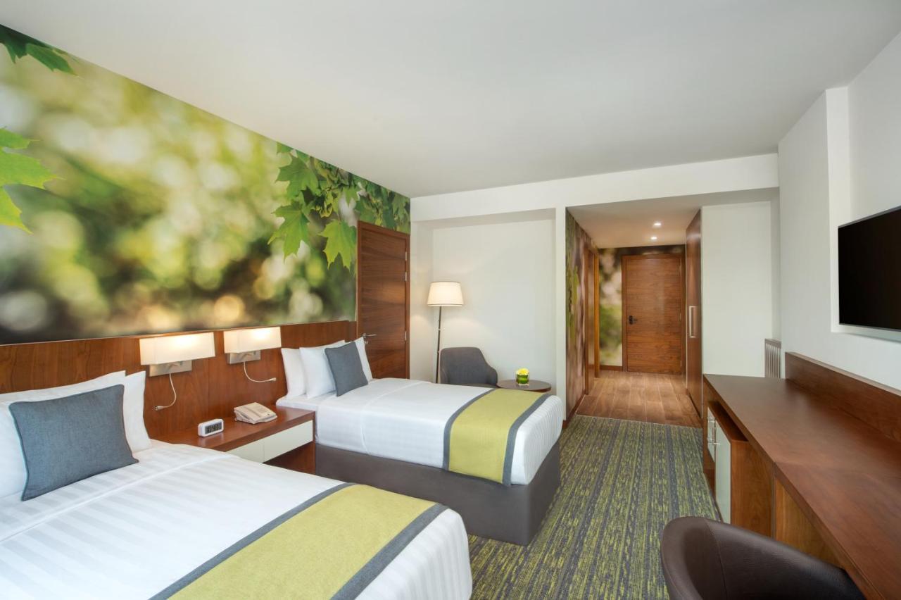 Wyndham Garden Muscat Al Khuwair Hotell Exteriör bild